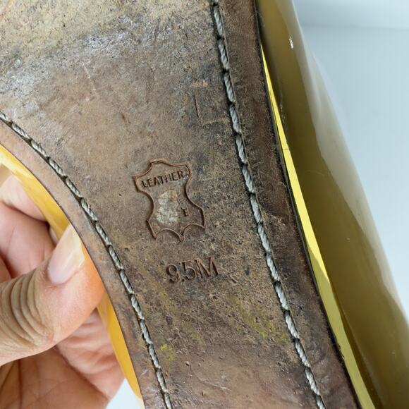 Tory Burch 9.5 Womens Trudy Open Toe Flat Shoe In Patent Tan Preppy *flaw - Picture 8 of 11